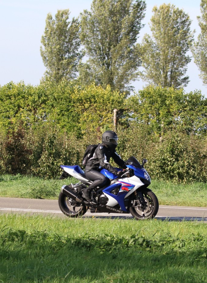 Moto route circule bleue